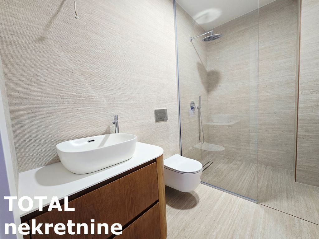 Četvorosoban stan na prodaju, Centar, Novi Sad, 107m², 5. sprat, 535.000 €