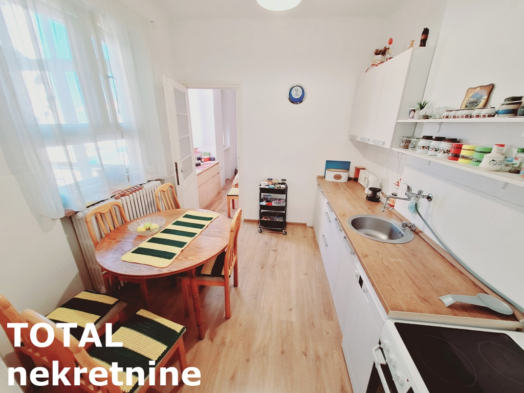 stanovi-4-re-centar-1100426-cowfl Četvorosoban stan na prodaju, Centar, Novi Sad, 127m², 3. sprat, 381.000 €
