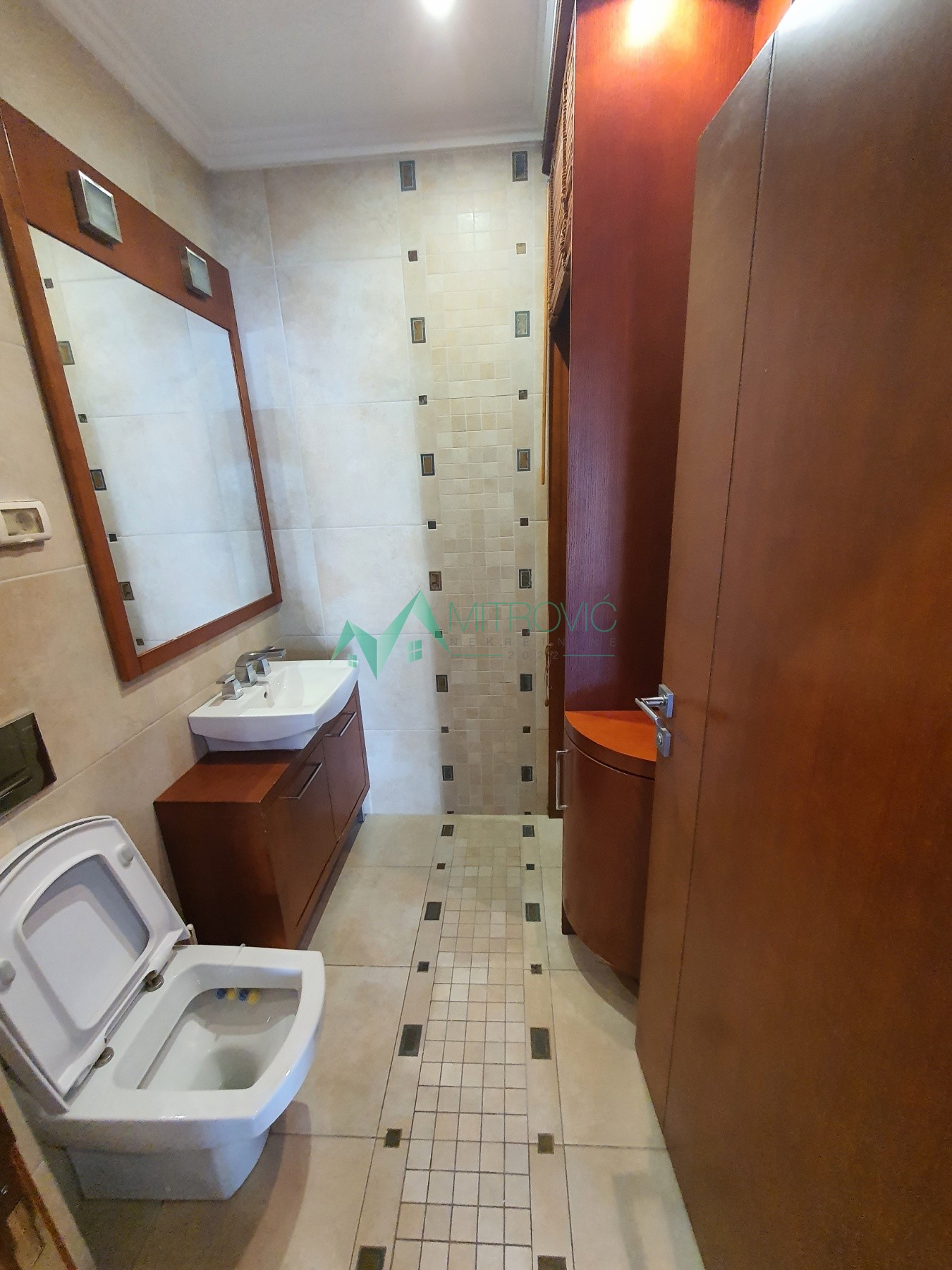 stanovi-4-re-centar-ns-1004605-6nqnr Četvorosoban stan na prodaju, Centar, Novi Sad, 126m², 363.380 €