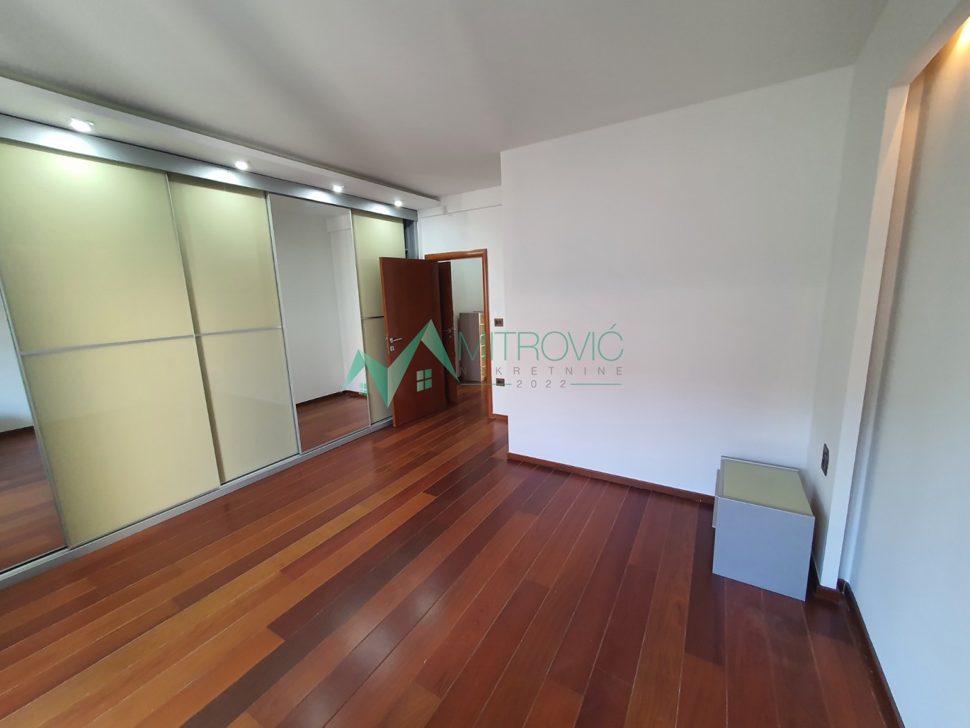 stanovi-4-re-centar-ns-1004605-awmne Četvorosoban stan na prodaju, Centar, Novi Sad, 126m², 363.380 €