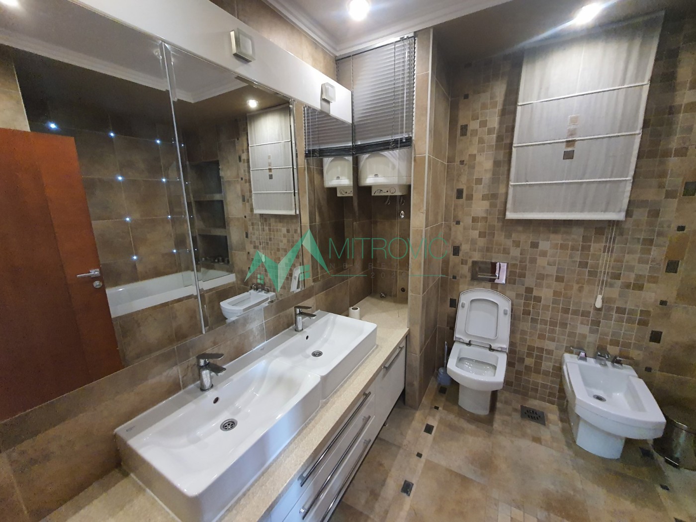 stanovi-4-re-centar-ns-1004605-dclfv Četvorosoban stan na prodaju, Centar, Novi Sad, 126m², 363.380 €