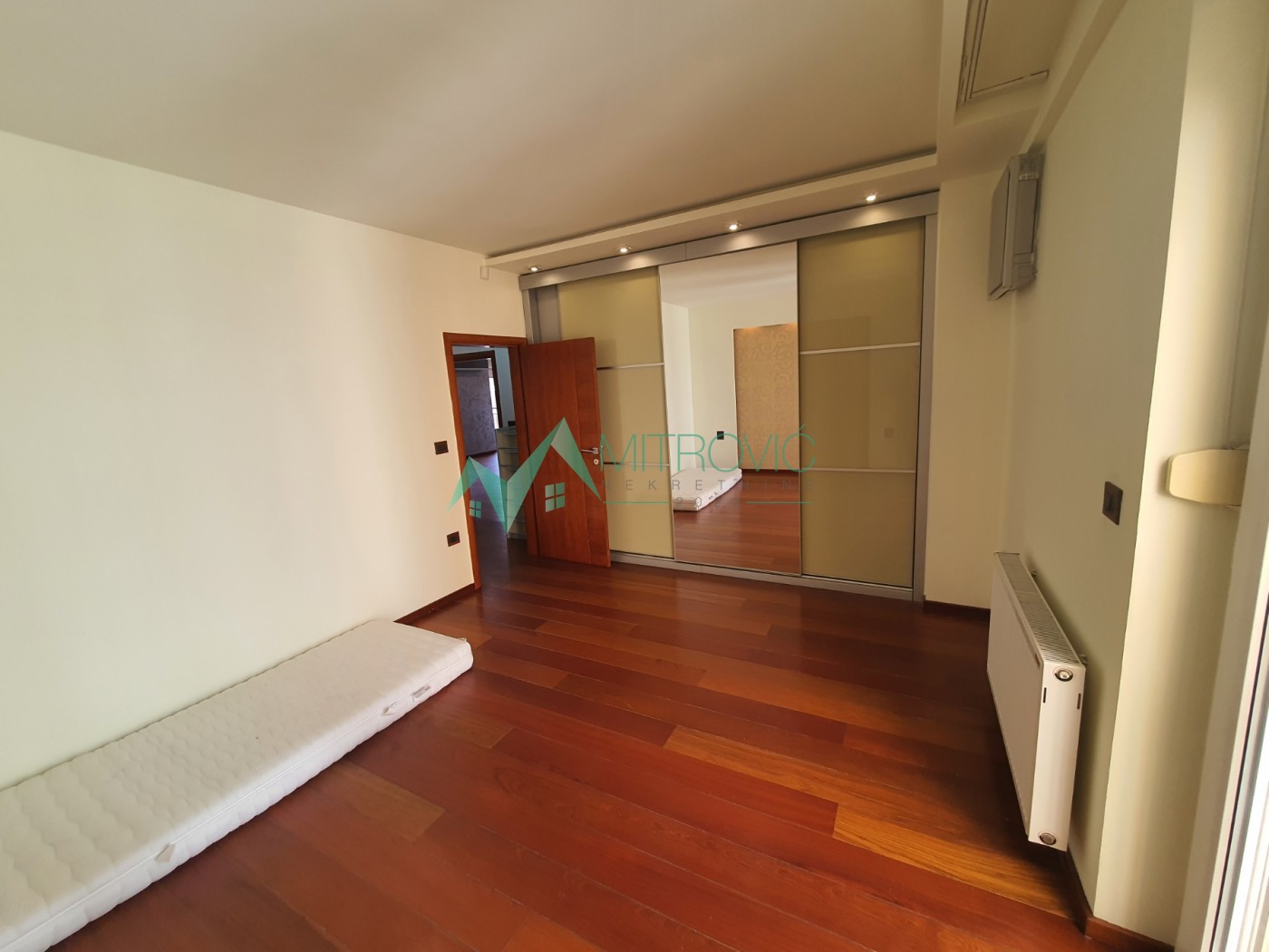 stanovi-4-re-centar-ns-1004605-oczjc Četvorosoban stan na prodaju, Centar, Novi Sad, 126m², 363.380 €