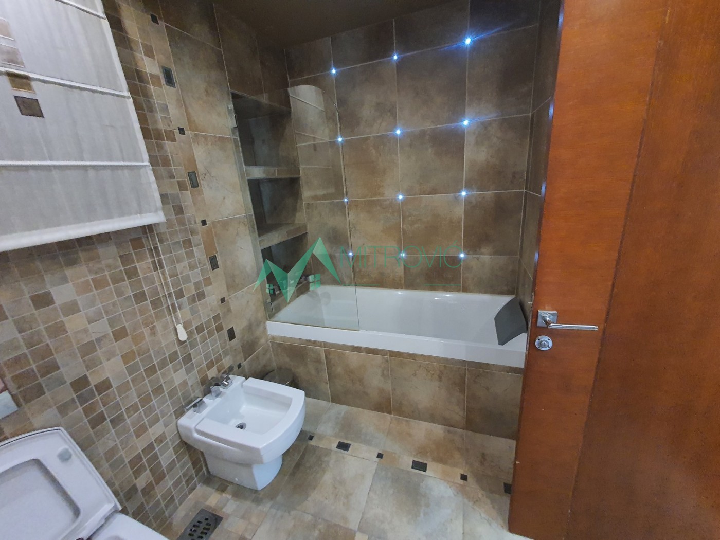 stanovi-4-re-centar-ns-1004605-xsagl Četvorosoban stan na prodaju, Centar, Novi Sad, 126m², 363.380 €