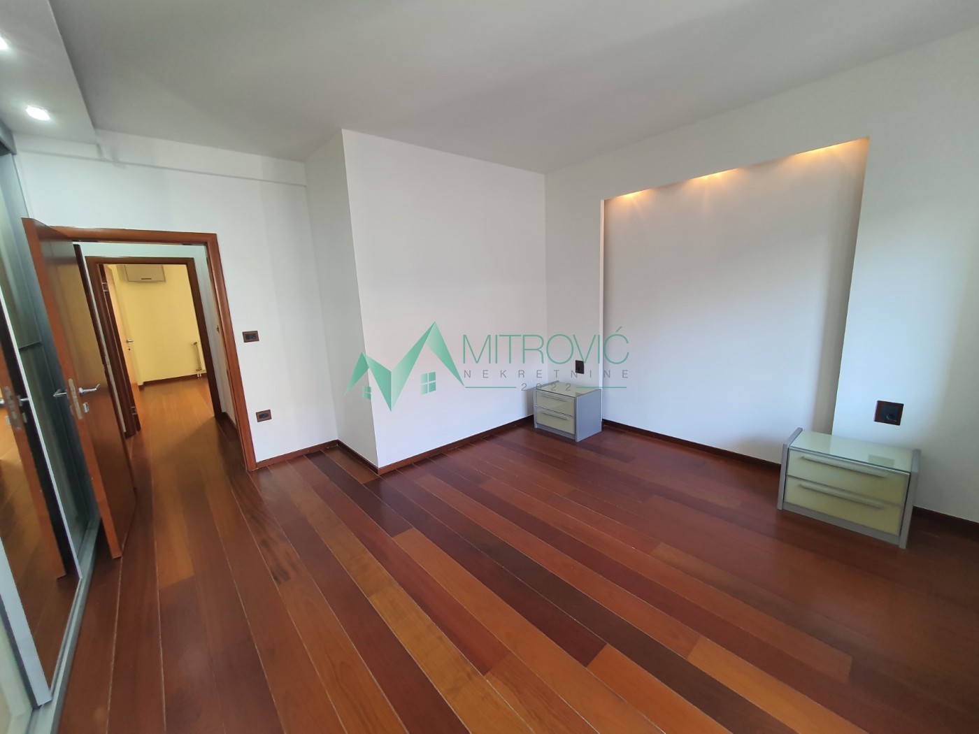 stanovi-4-re-centar-ns-1004605-yhwii Četvorosoban stan na prodaju, Centar, Novi Sad, 126m², 363.380 €