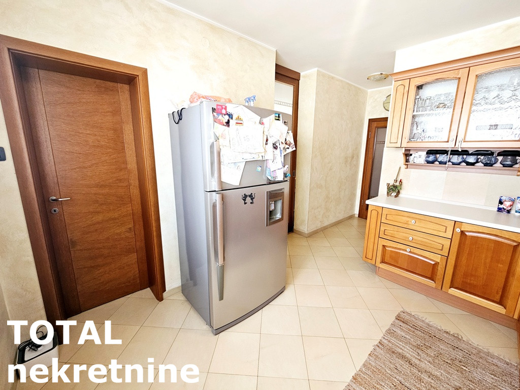 stanovi-4-re-grbavica-1100898-phyfj Četvorosoban stan na prodaju, Grbavica, Novi Sad, 115m², 2. sprat, 289.000 €