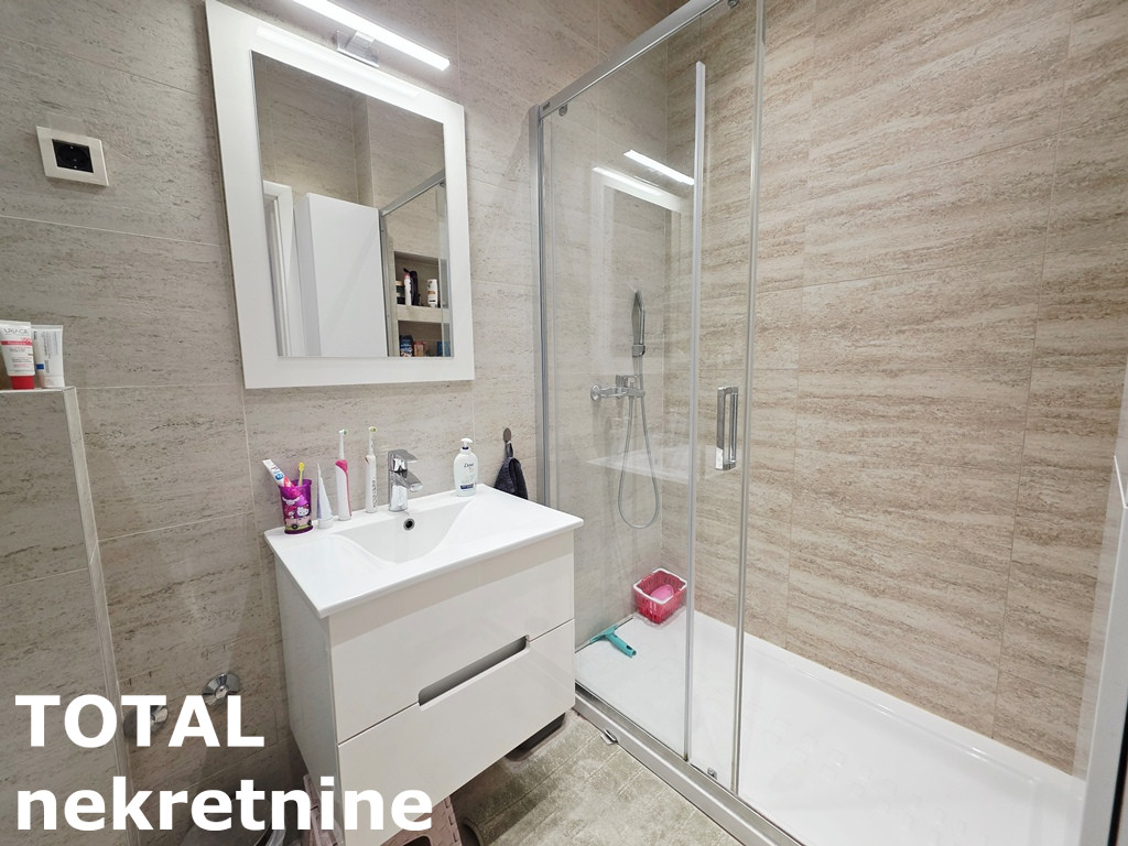 Četvorosoban stan na prodaju, Nova Detelinara, Novi Sad, 97m², 5. sprat, 295.000 €