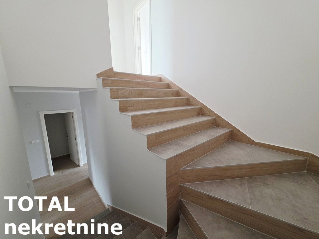 stanovi-5-pe-bulevar-patrijarha-pavla-1101671-7p20p Petosoban stan na prodaju, Bulevar Patrijarha Pavla, Novi Sad, 154m², 2. sprat, 338.800 €