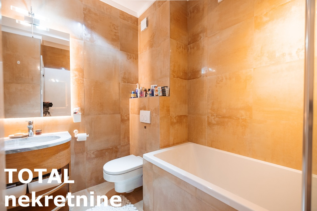 stanovi-6-re-bulevar-1065380-5hxvy Višesoban stan na prodaju, Bulevar Oslobođenja, Novi Sad, 213m², 3. sprat, 617.700 €