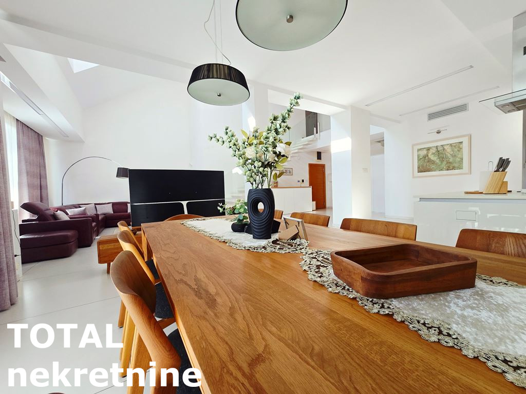 stanovi-7-pe-centar-1064638-9q6vf Višesoban stan na prodaju, Centar, Novi Sad, 352m², 5. sprat, 1.573.840 €