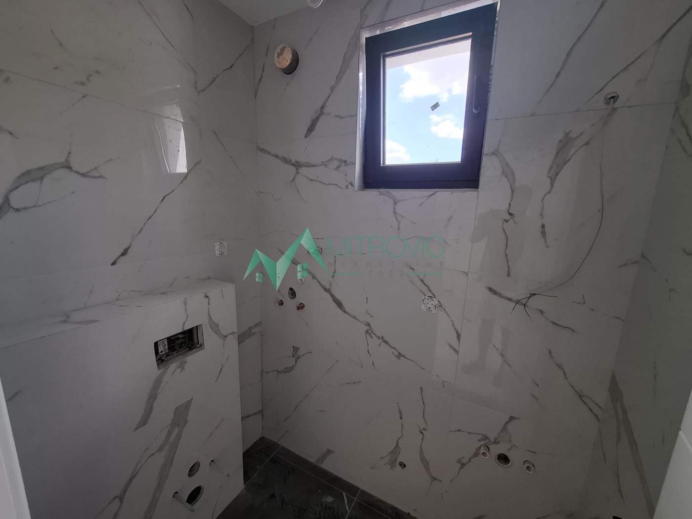 stanovi-9-5-re-zrenjanin-1004557-eo3u7 Trosoban stan na prodaju, Zrenjanin, 330m², 566.500 €
