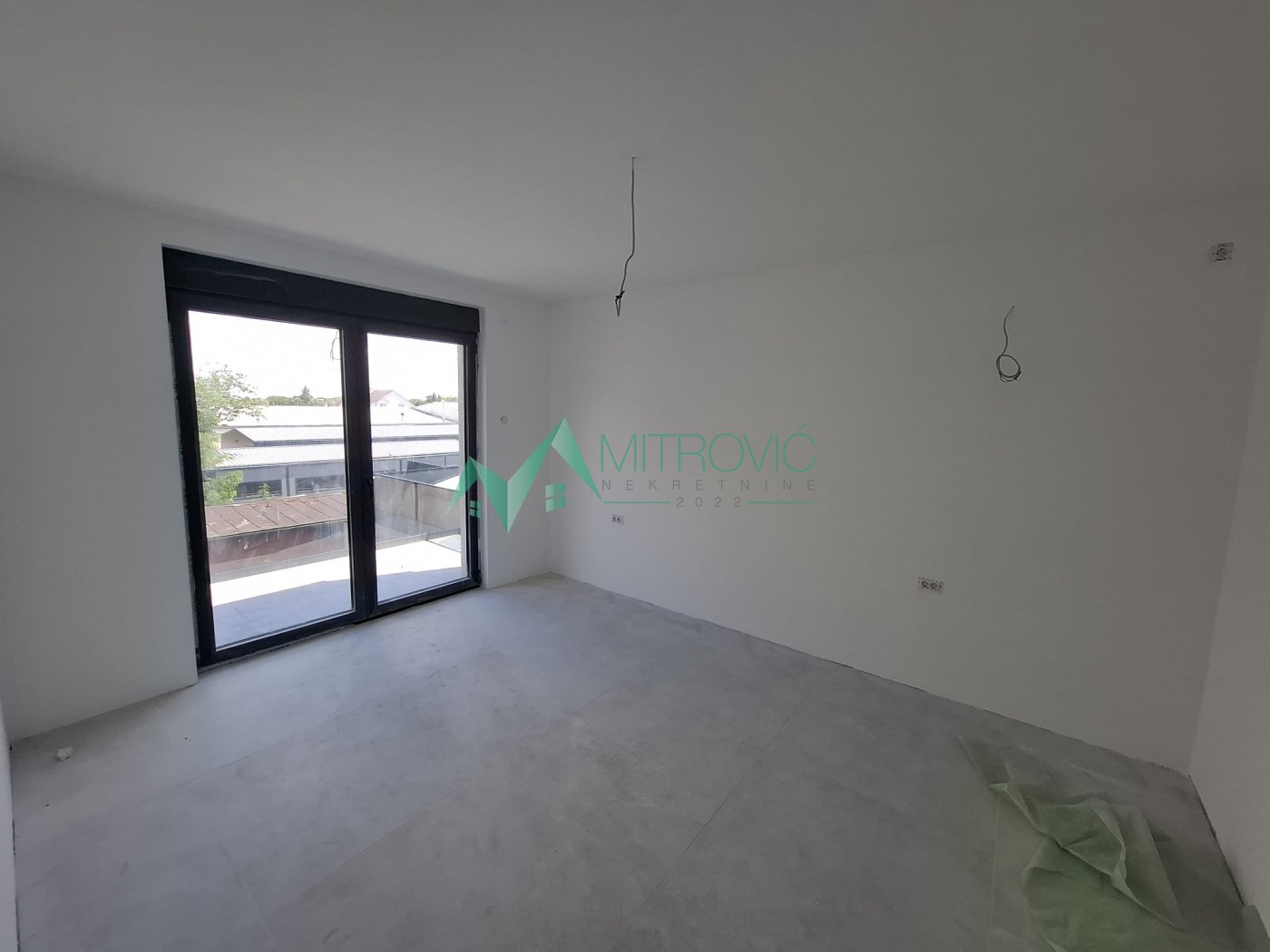 stanovi-9-5-re-zrenjanin-1004557-jbnyi Trosoban stan na prodaju, Zrenjanin, 330m², 566.500 €