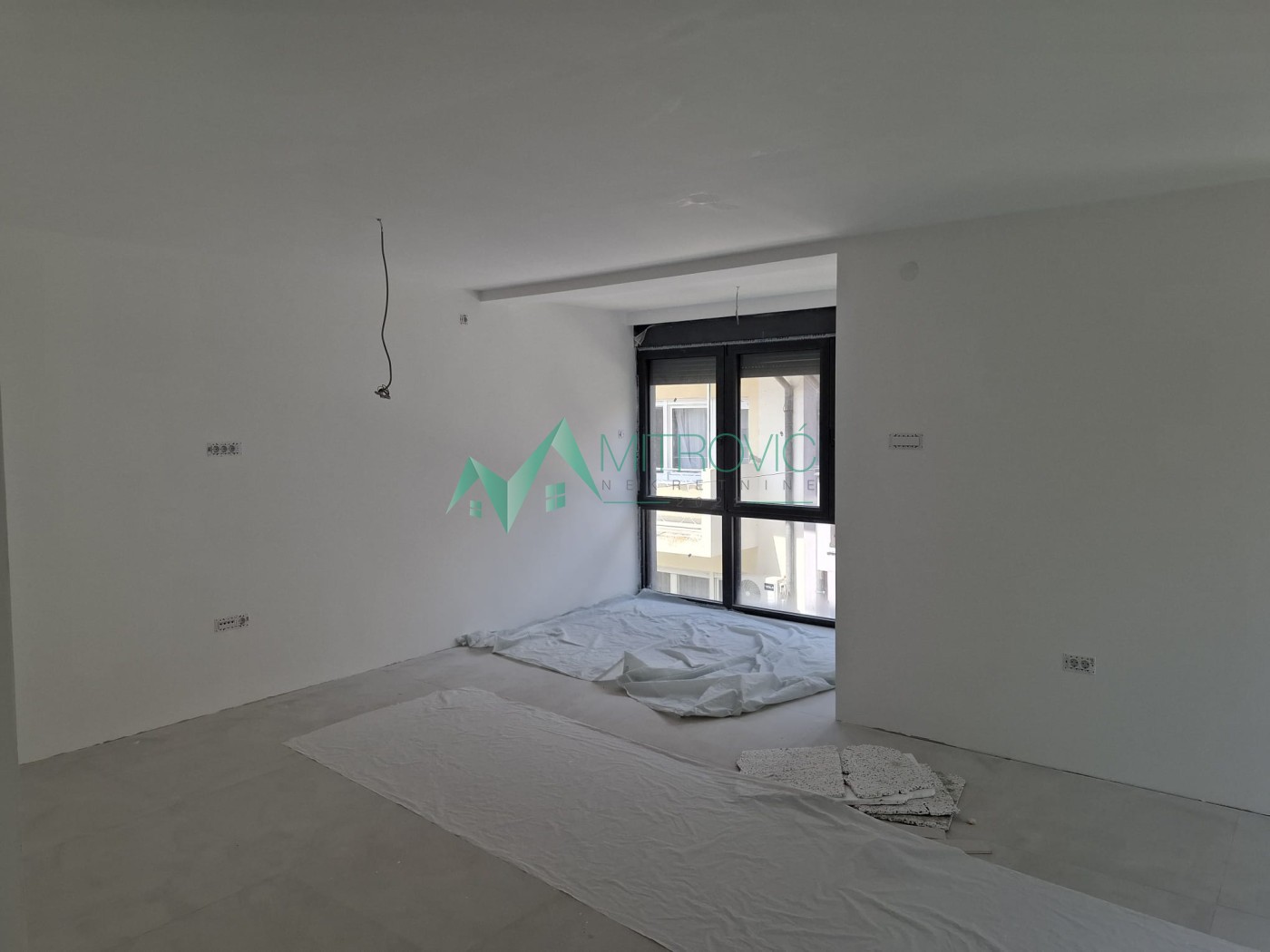 stanovi-9-5-re-zrenjanin-1004557-oi9gq Trosoban stan na prodaju, Zrenjanin, 330m², 566.500 €