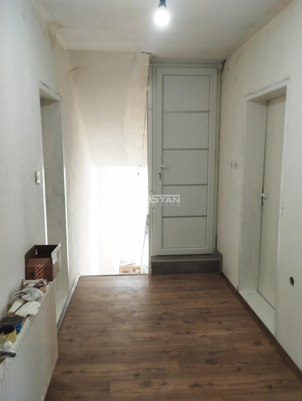 108092762_3_20250204180946 Kuća na prodaju, Starčevo, Pančevo, 359m², Suteren, 165.000 €