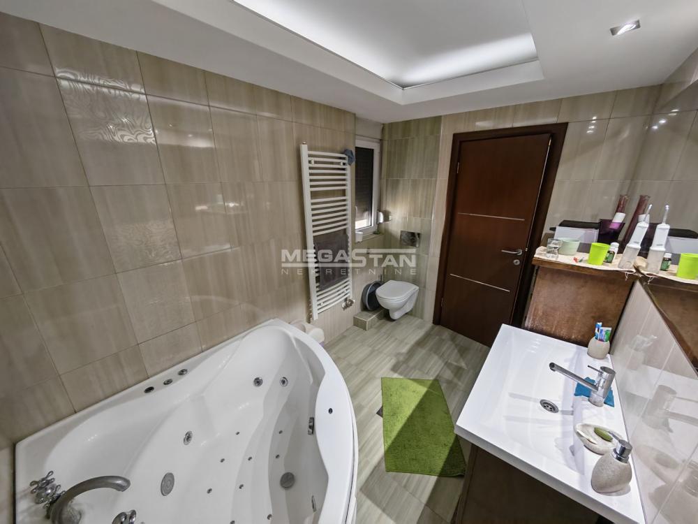 Kuća na prodaju, Margita, Pančevo, 240m², 320.000 €