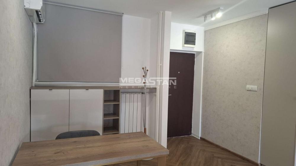 Lokal Izdavanje Beograd Blok 33 - Geneks 61 m2