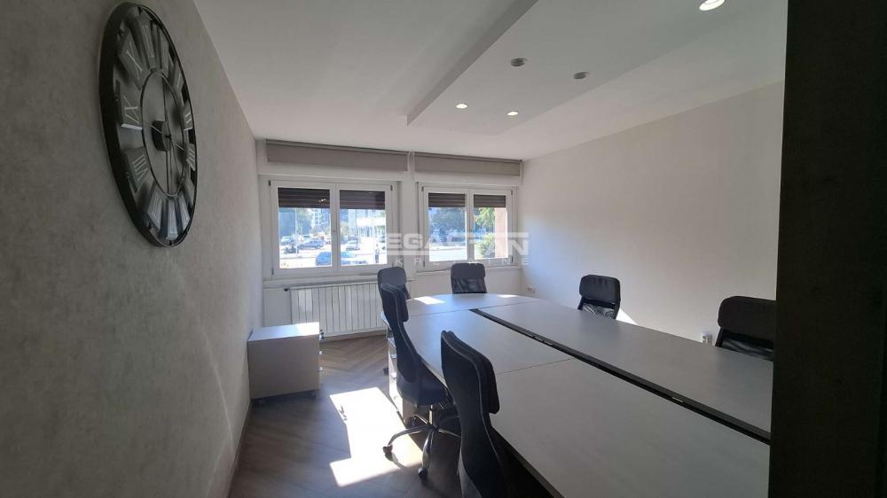 Lokal Izdavanje Beograd Blok 33 - Geneks 61 m2