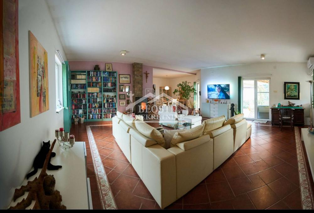 Kuća Prodaja Kikinda  304 m2