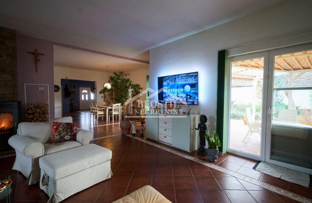 Kuća Prodaja Kikinda  304 m2