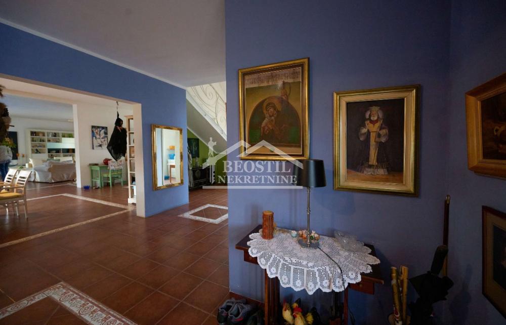 Kuća Prodaja Kikinda  304 m2