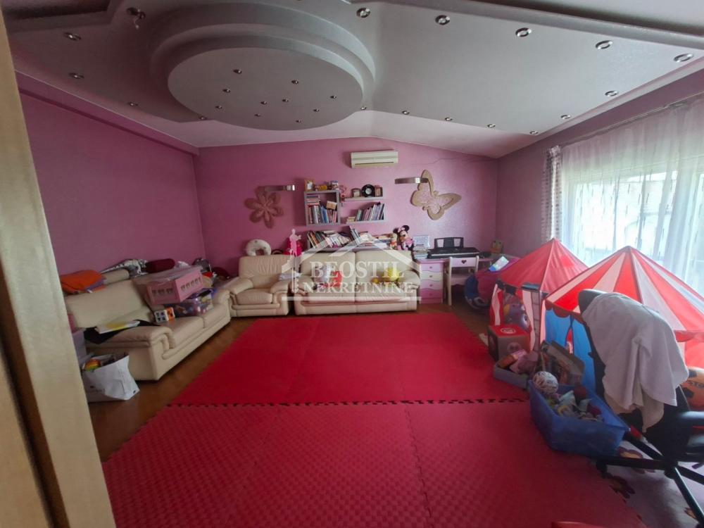 Kuća Izdavanje Beograd Bežanijska Kosa 1 335 m2