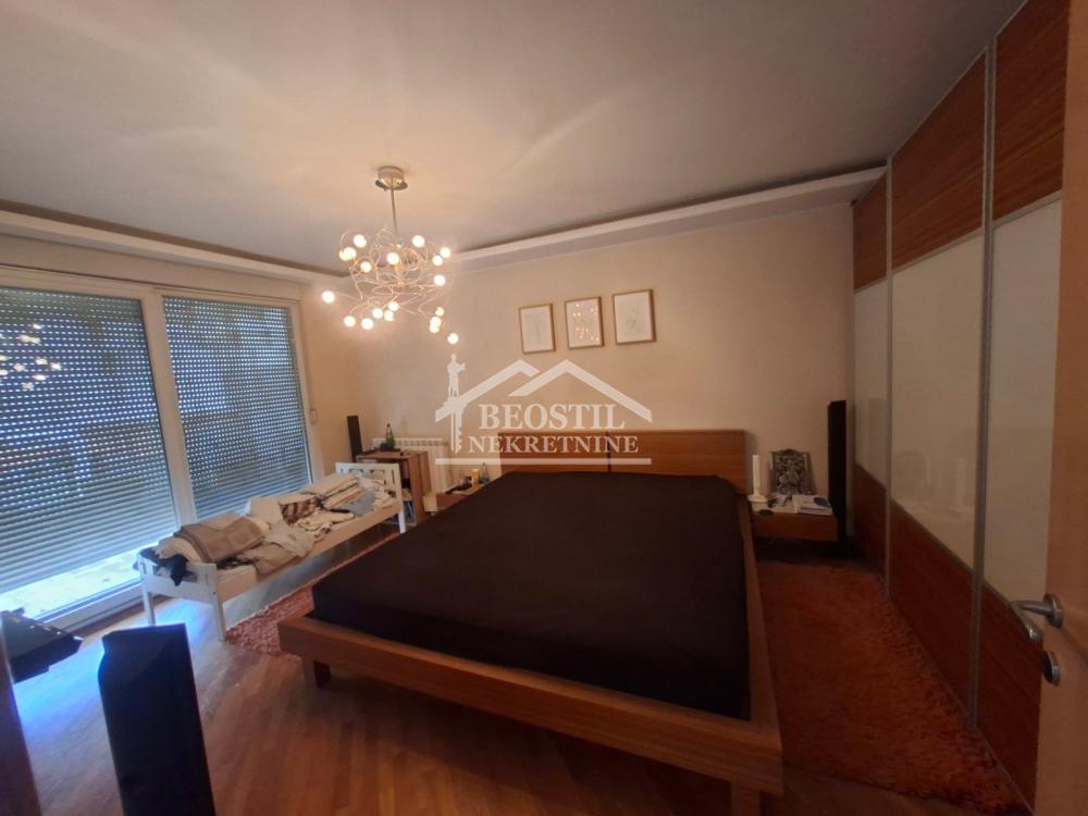 Kuća za izdavanje, Bežanijska Kosa 1, Beograd, 335m², 3.800 €/mes