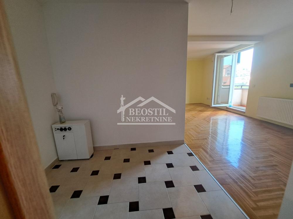 Trosoban stan na prodaju, Kaluđerica, Beograd, 72m², 117.000 €
