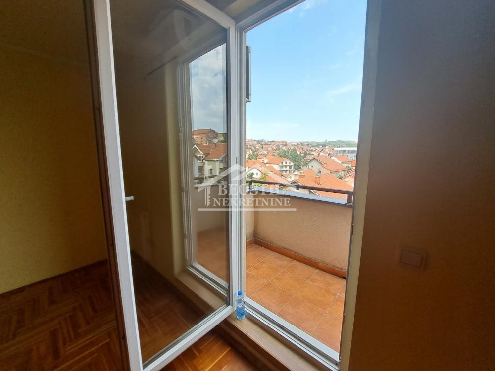 Trosoban stan na prodaju, Kaluđerica, Beograd, 72m², 117.000 €
