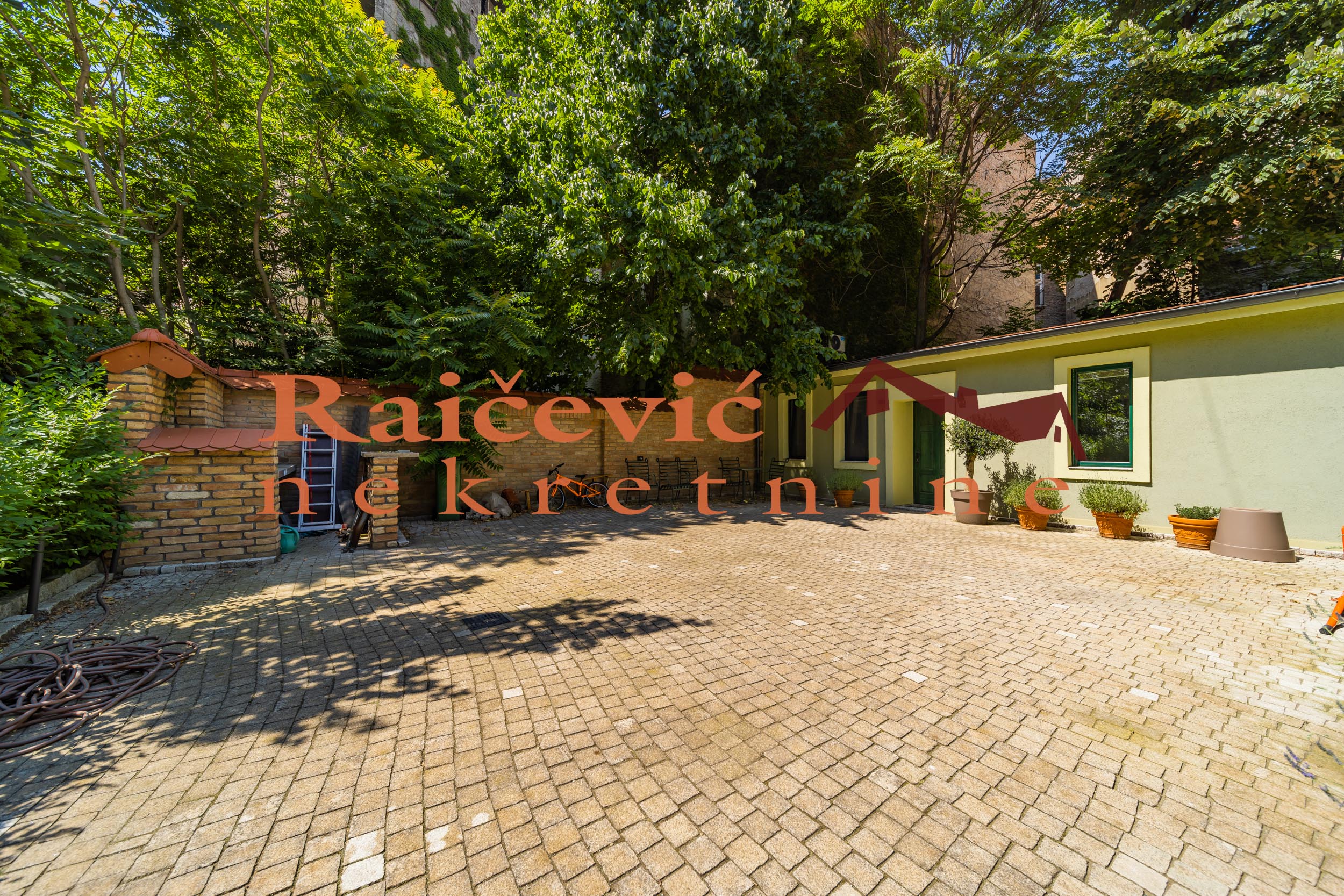 Lokal Prodaja Beograd Lokal Prodaja Beograd Centar (Čukarica) 210 m2