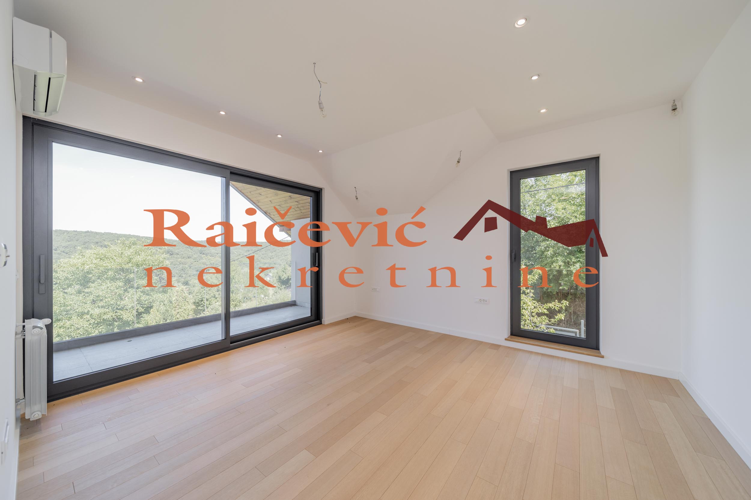 Kuća na prodaju, Trebež, Beograd, 393m², 450.000 €