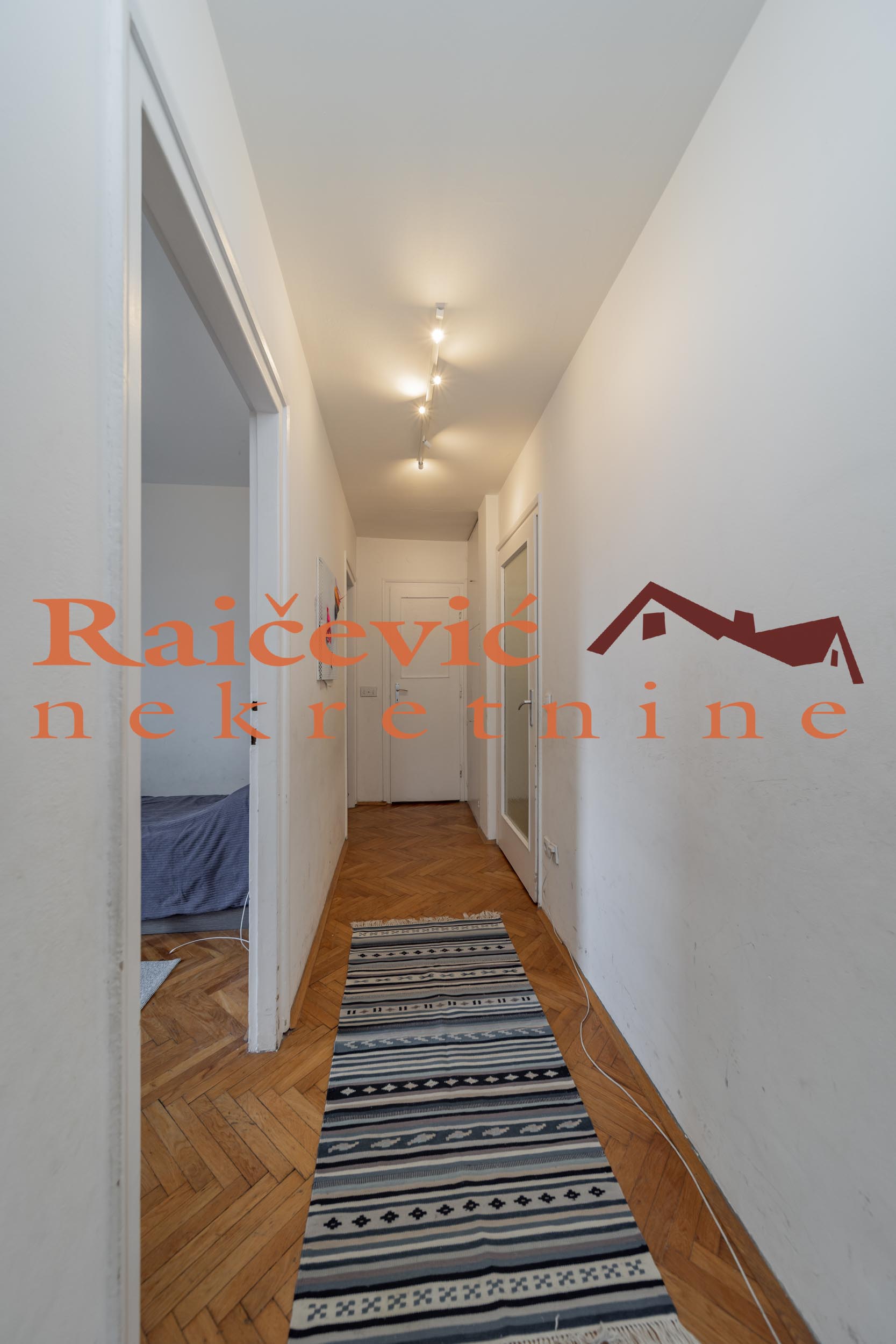 Trosoban stan na prodaju, Crveni Krst, Beograd, 69m², 1. sprat, 255.000 €