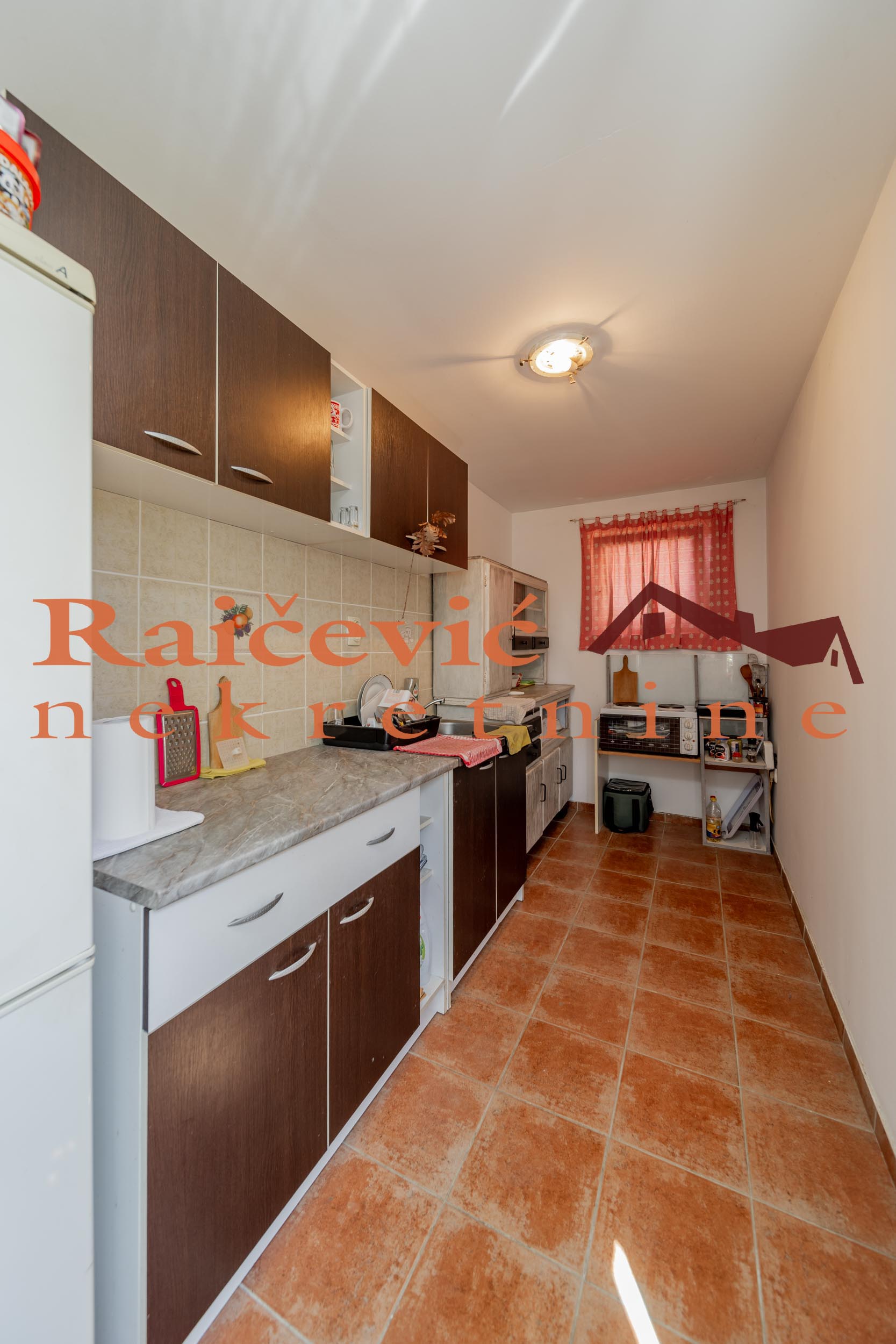 Kuća na prodaju, Resnik, Beograd, 260m², 191.000 €