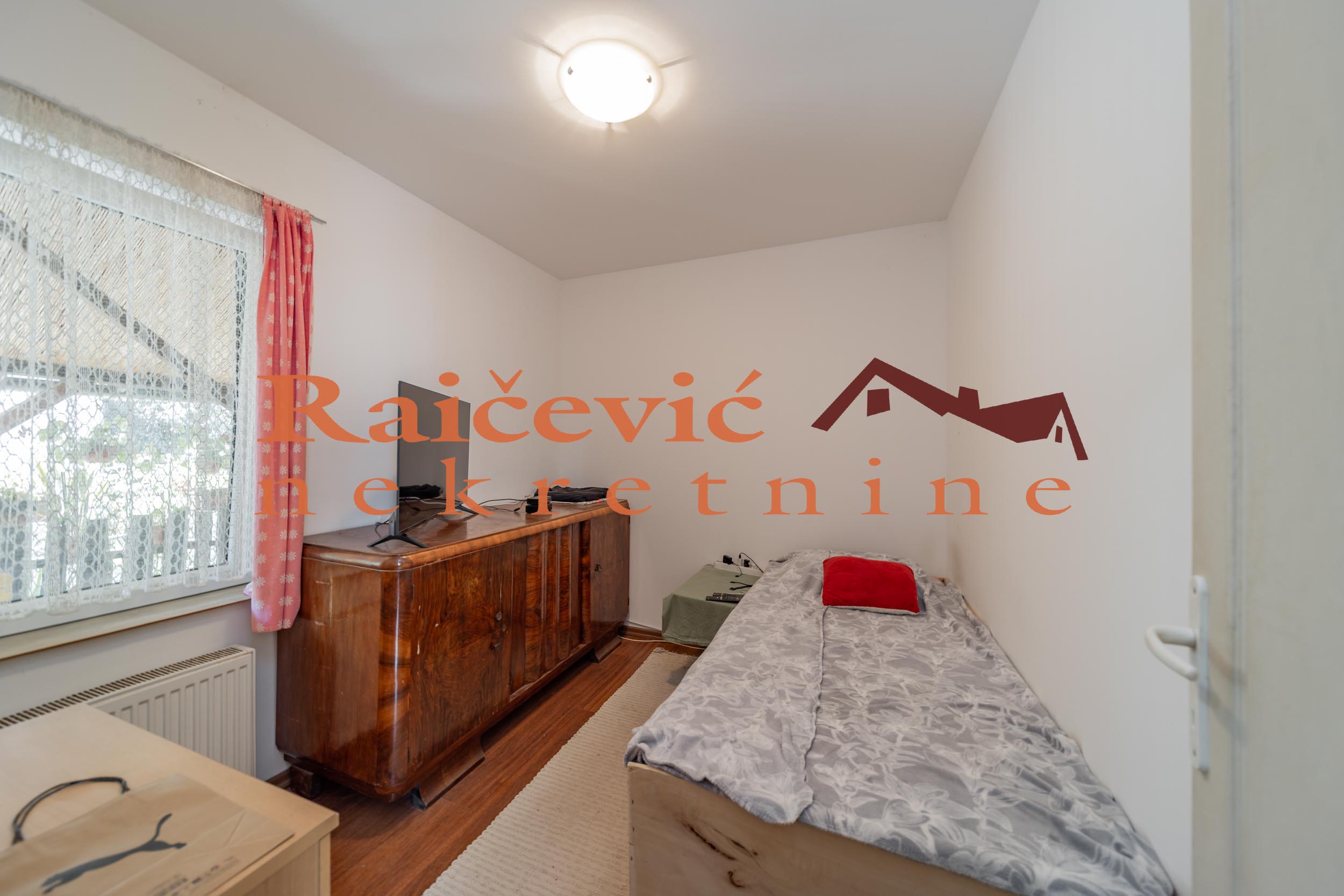 Kuća na prodaju, Resnik, Beograd, 260m², 191.000 €