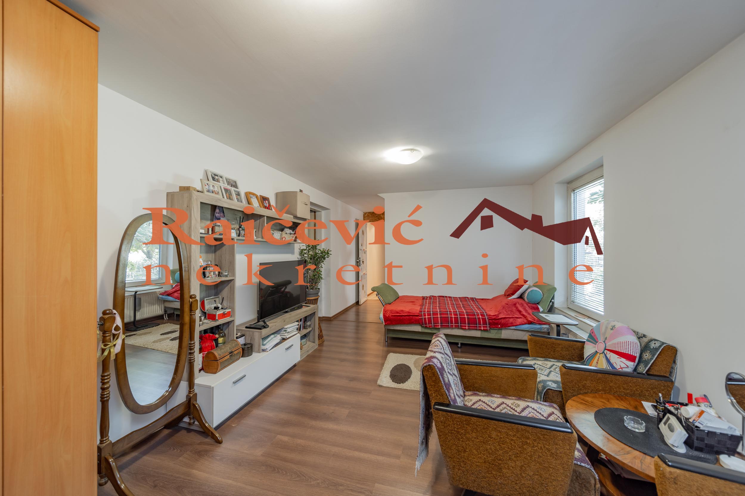 Kuća na prodaju, Resnik, Beograd, 260m², 191.000 €