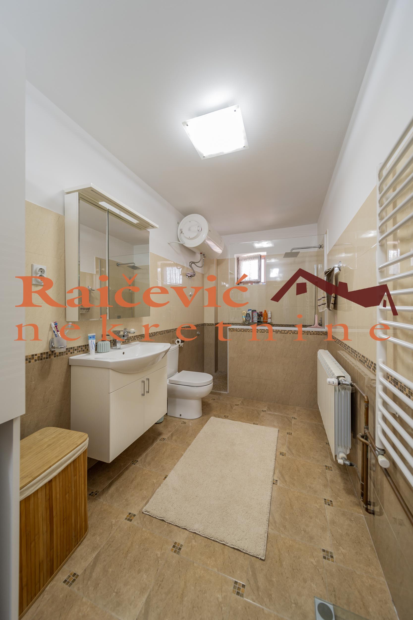 152455 Kuća na prodaju, Starcevo, 484m², 299.000 €