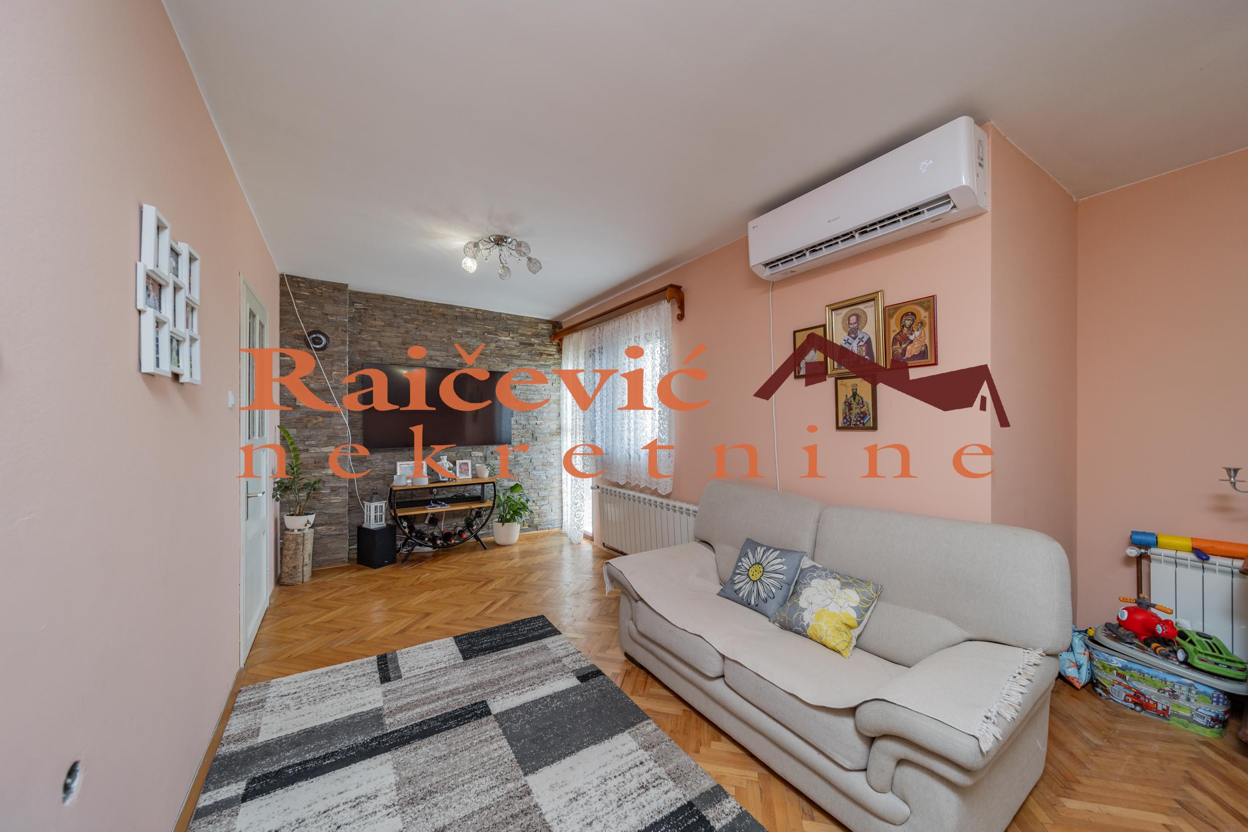 152458 Kuća na prodaju, Starcevo, 484m², 299.000 €