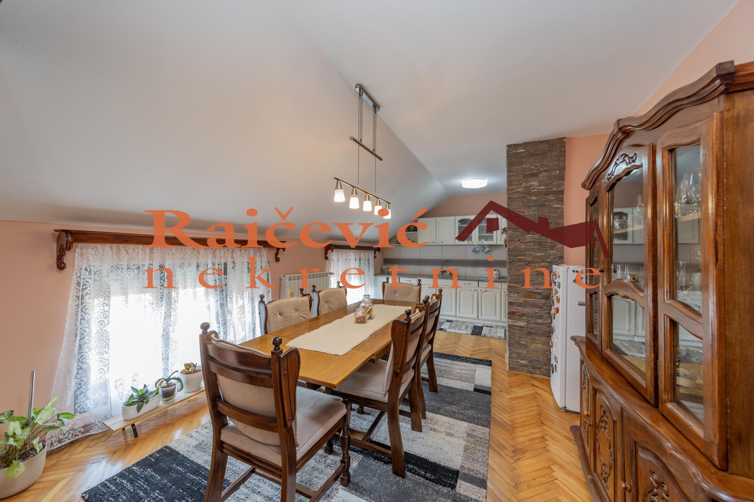 152459 Kuća na prodaju, Starcevo, 484m², 299.000 €