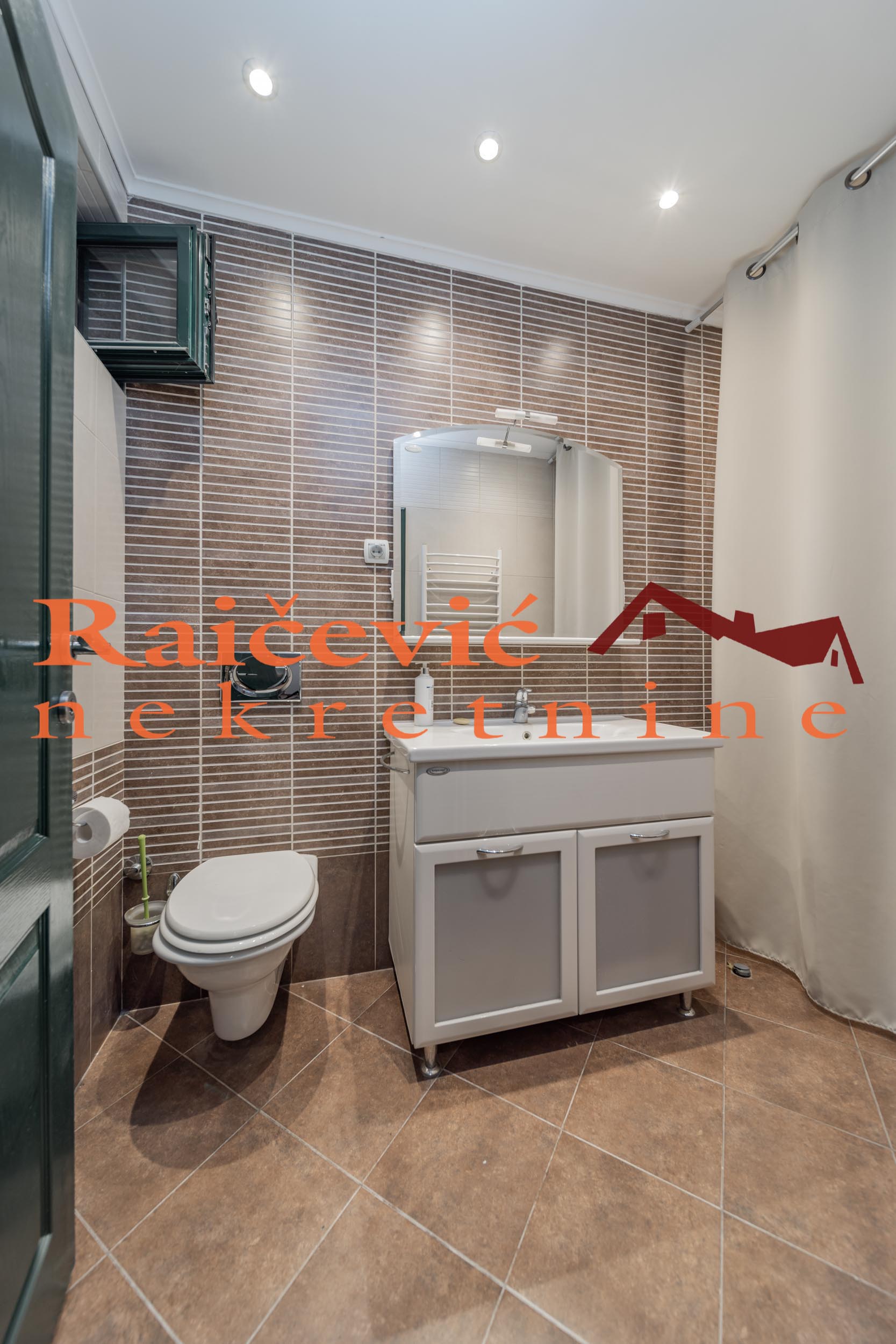 Lokal za izdavanje, Voždovac, Beograd, 152m², 2.400 €/mes
