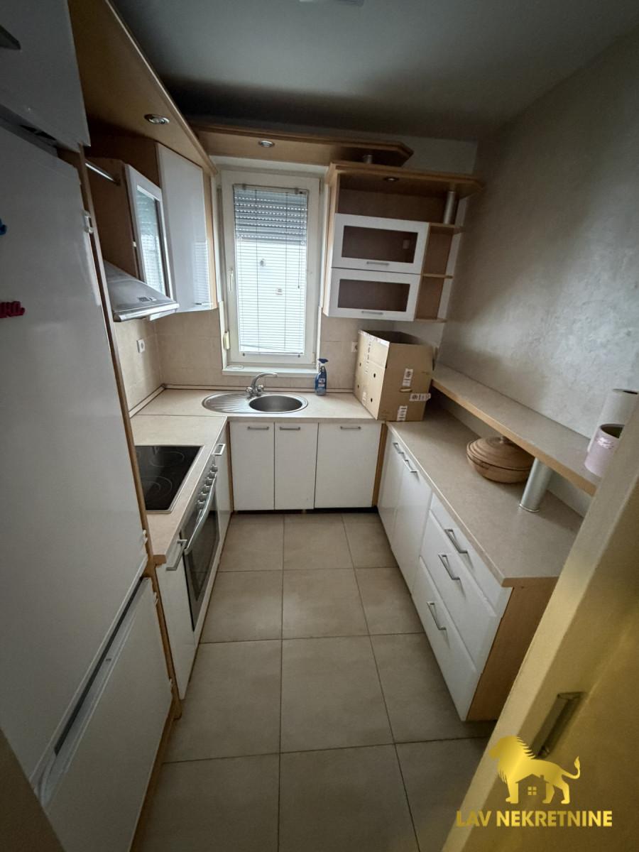 1777483275_1b1fafd5e104 Četvorosoban stan na prodaju, Centar, Inđija, 94m², 154.500 €