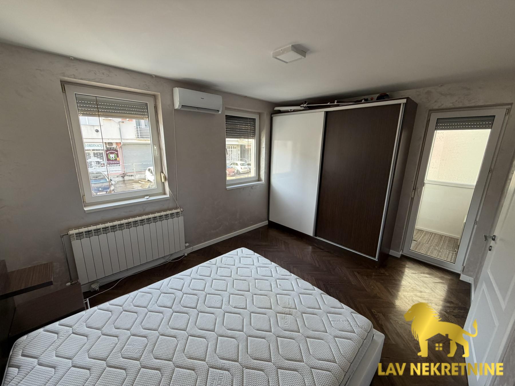 1777483275_d51e431cbe3a Četvorosoban stan na prodaju, Centar, Inđija, 94m², 154.500 €