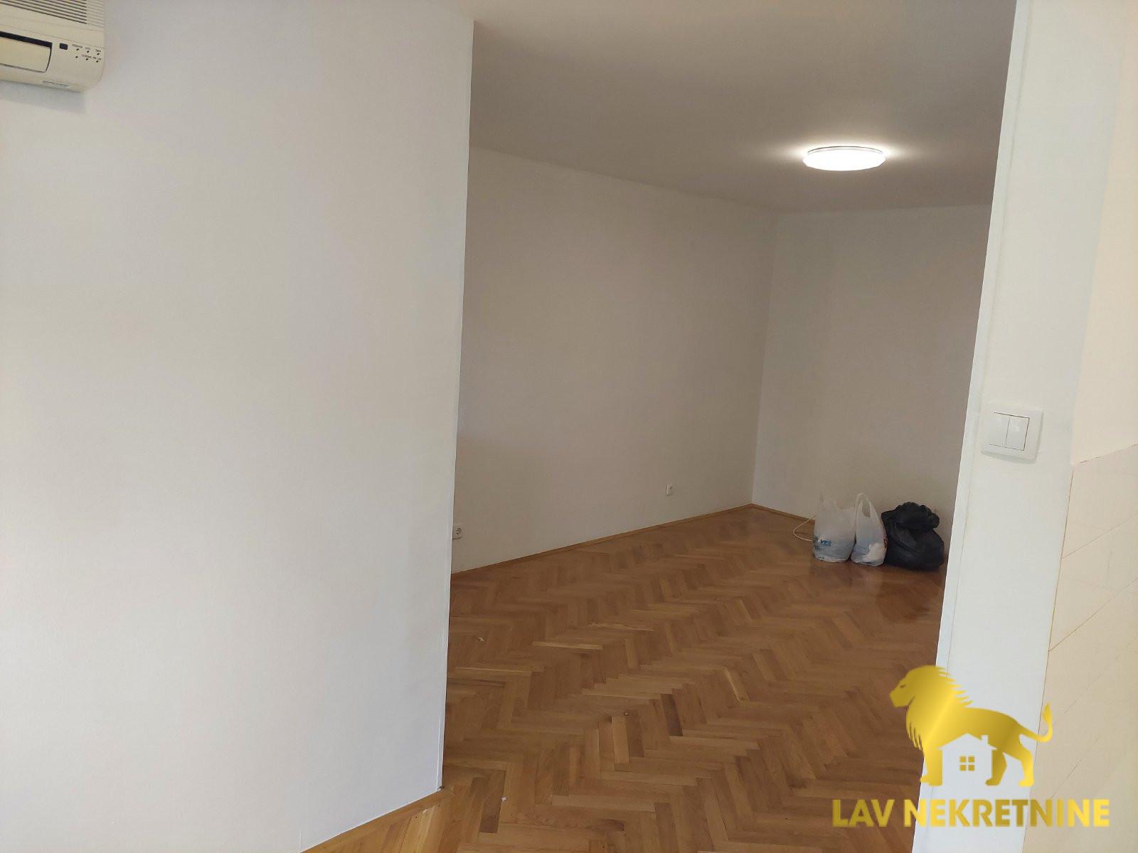 Stan Prodaja Novi Sad Železnička Stanica 33 m2