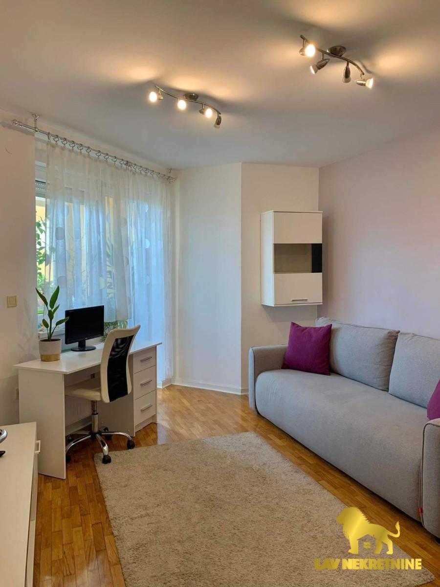 1787853782_d070b64bd6b5 Četvorosoban stan na prodaju, Grbavica, Novi Sad, 79m², 250.000 €