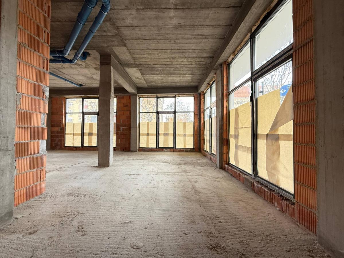 Lokal Izdavanje Novi Sad  220 m2
