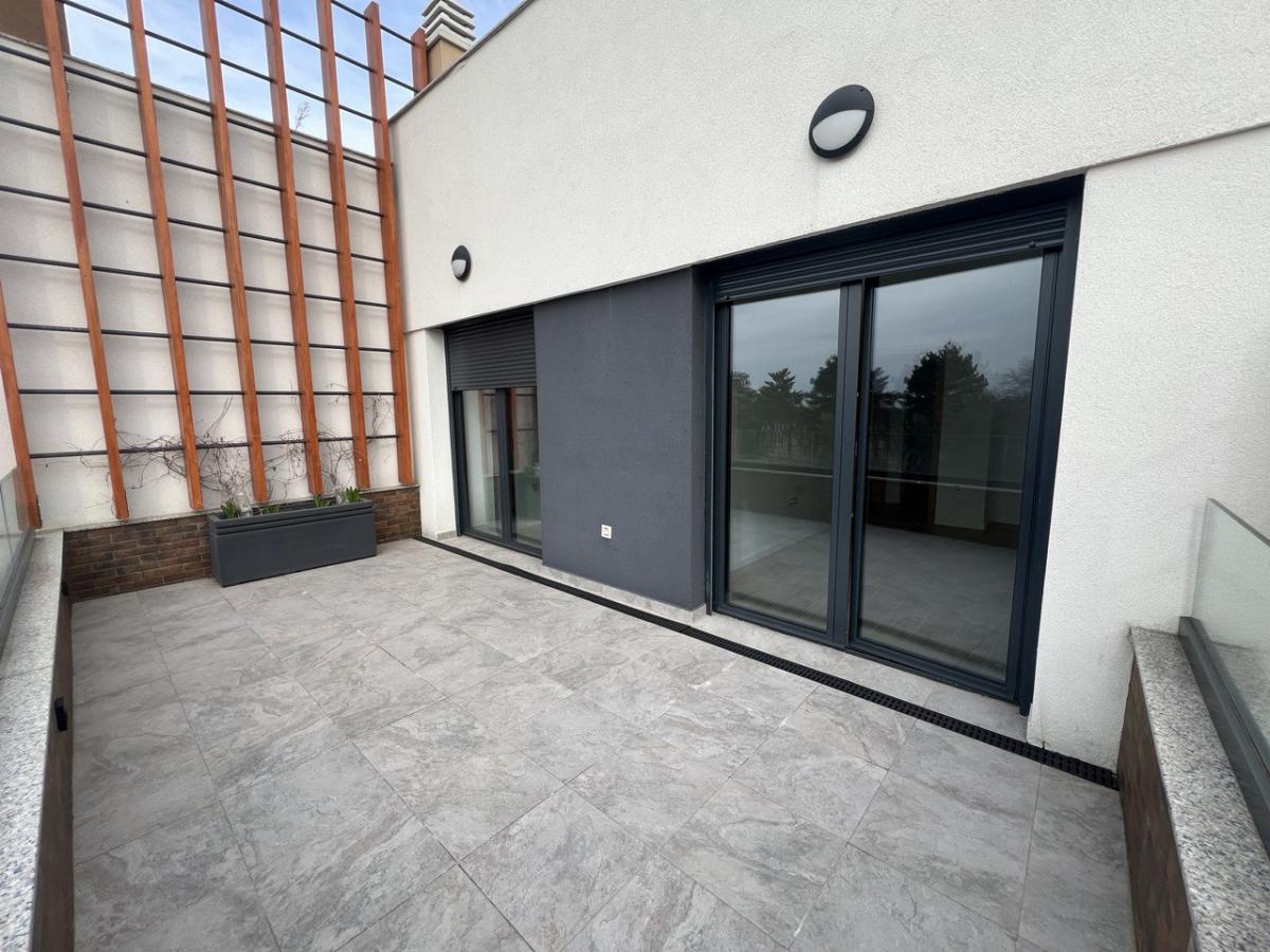 g8mq6m6wym-photo-2024-03-04-15-37-29-5- Kuća na prodaju, Popovica, Novi Sad, 181m², 495.000 €