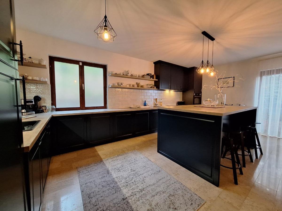 gsczc4smgt-photo-2024-08-19-10-54-07-3- Kuća na prodaju, Centar, Beočin, 254m², 397.000 €