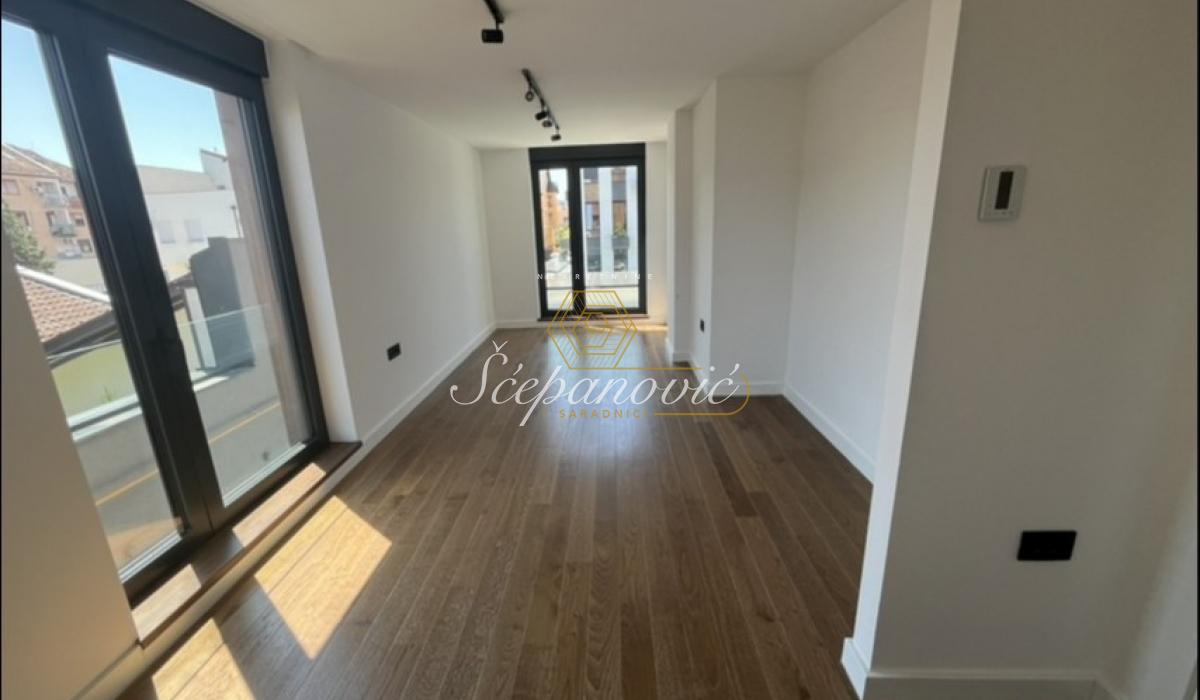 Stan Prodaja Novi Sad  368 m2