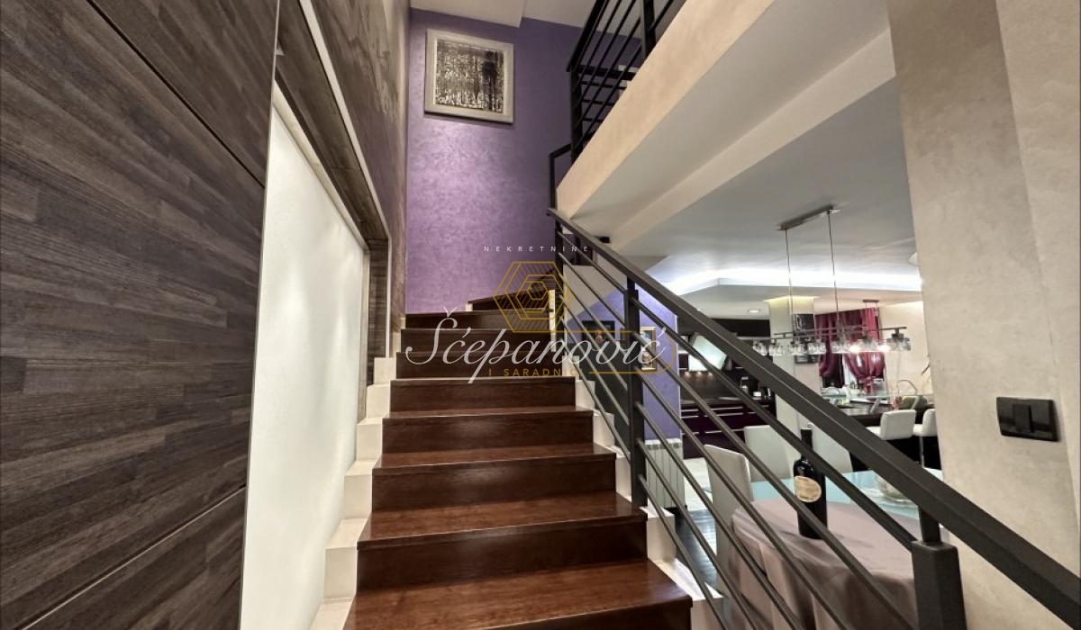 Višesoban stan za izdavanje, Grbavica, Novi Sad, 310m², 2.500 €/mes
