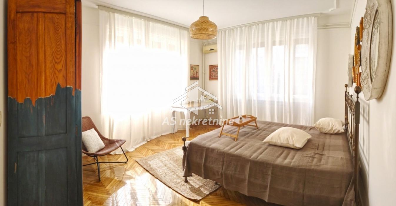 Stan Izdavanje Beograd Kalenić Pijaca 140 m2
