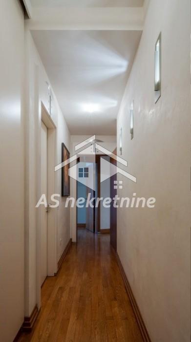 izdavanje-lokala-beograd-oqhLYic37Y Trosoban stan na prodaju, Banovo Brdo, Beograd, 150m², 480.000 €