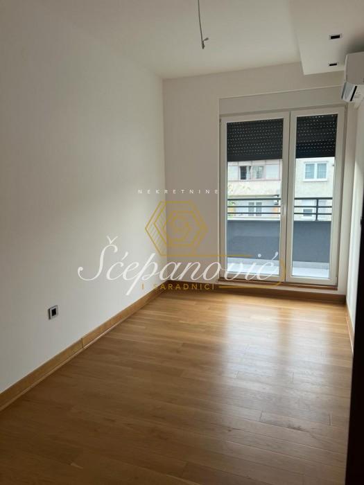 Stan Prodaja Novi Sad  240 m2