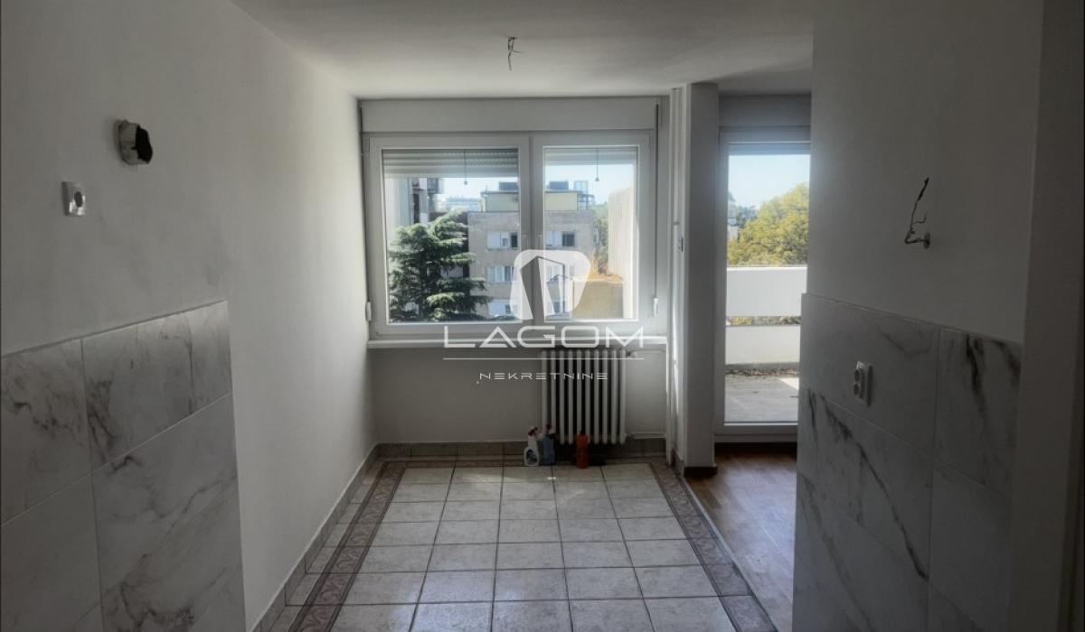 izdavanje-nekretnina-beograd-84nQBB0KBf Četvorosoban stan na prodaju, Voždovačka Crkva, Beograd, 118m², 399.000 €